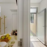 Apartman - - 8 *