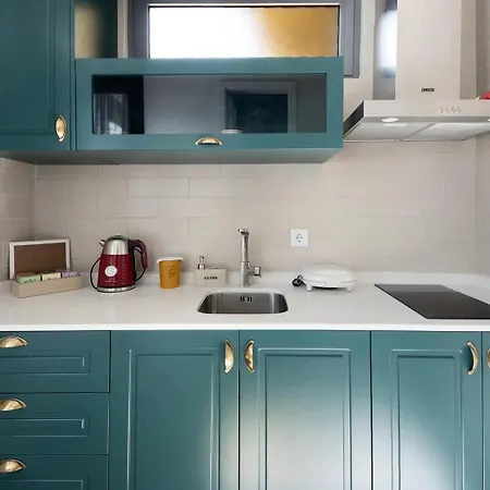 - - 8 Appartement