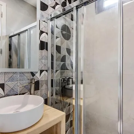 - - 8 Appartement