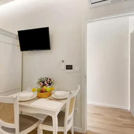 - - 8 Apartamento