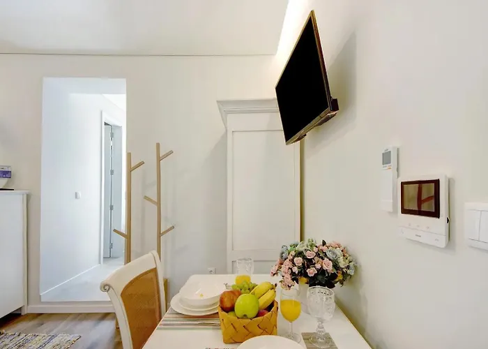 - - 8 Appartamento *